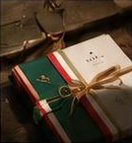 Wrapped gift with an Italian ribbon