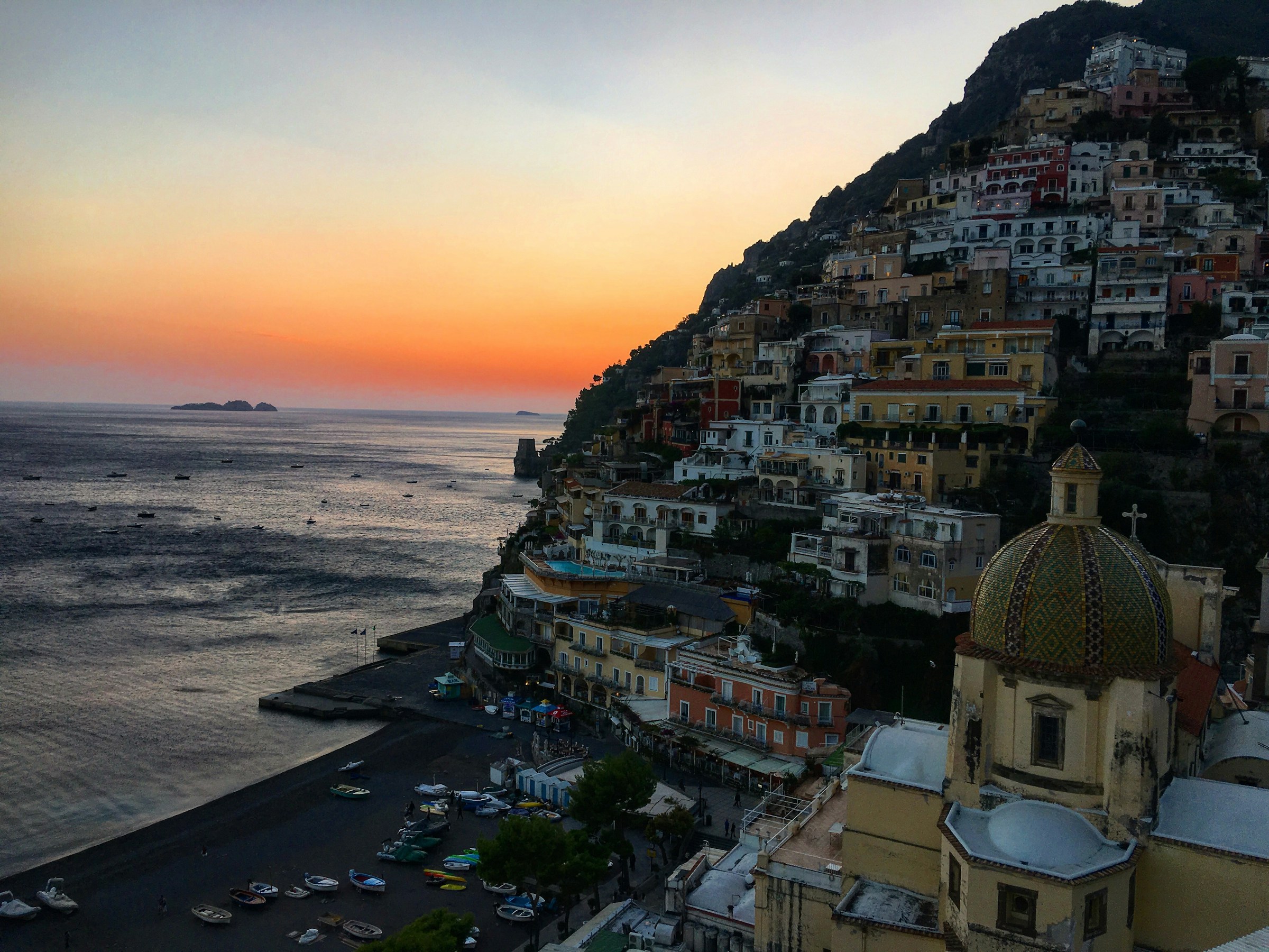 Ηλιοβασίλεμα στο Positano της Ιταλίας